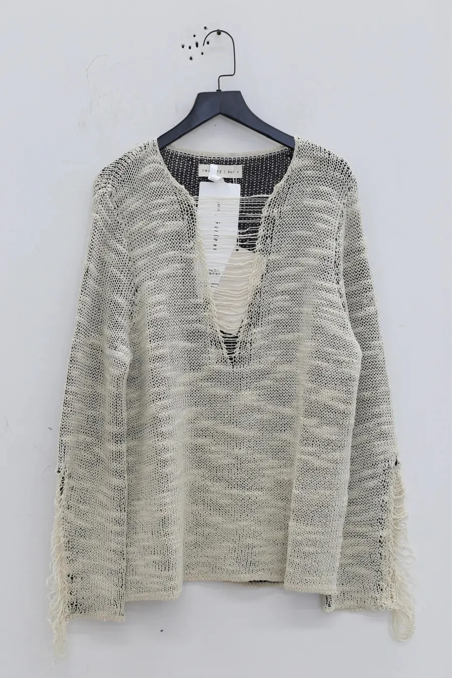 SWAYING/KNIT V-neck floating jumper SW23AW1T47 off-white - Image 7