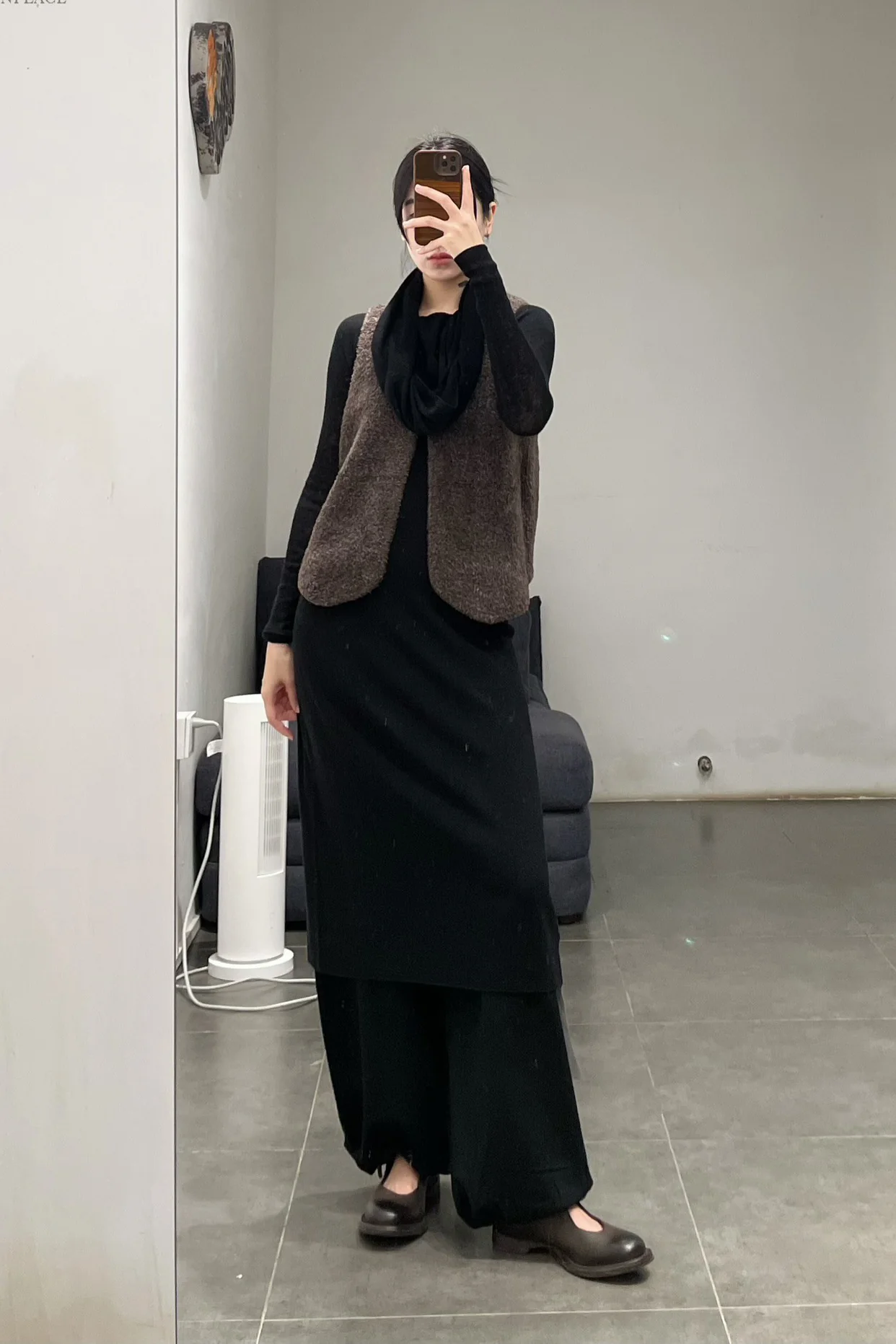 SWAYING/KNIT velvet vest SW23AW1T13 coffee - Image 19