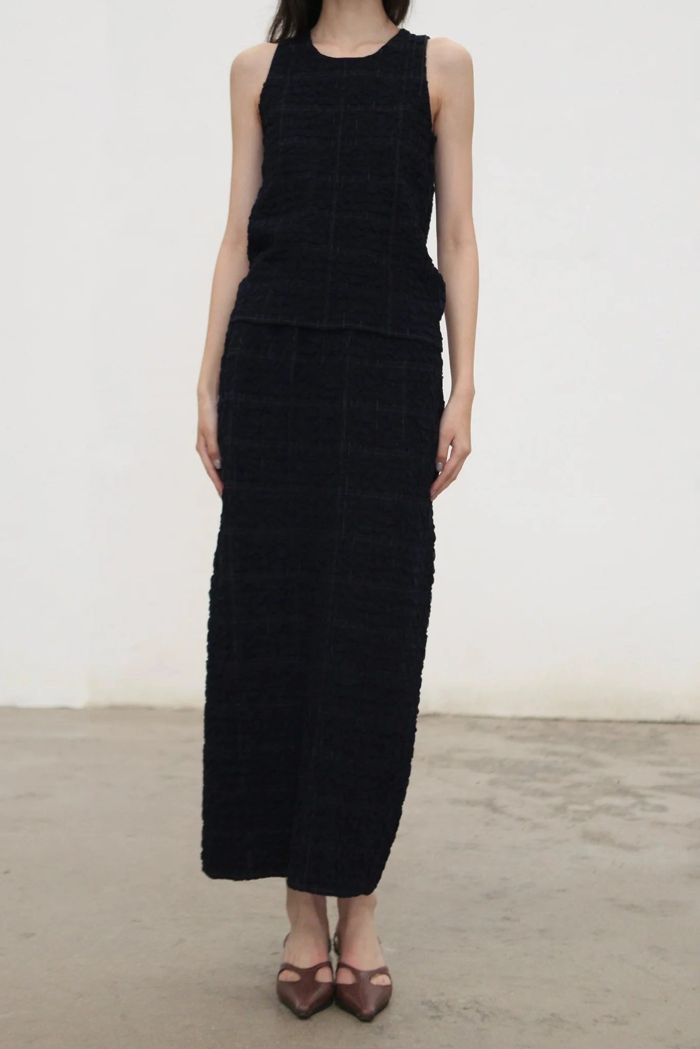 SWAYING SS26 Bubble Pleated Vest SW-SW26SS1T02-ZQ Navy Blue - Image 2