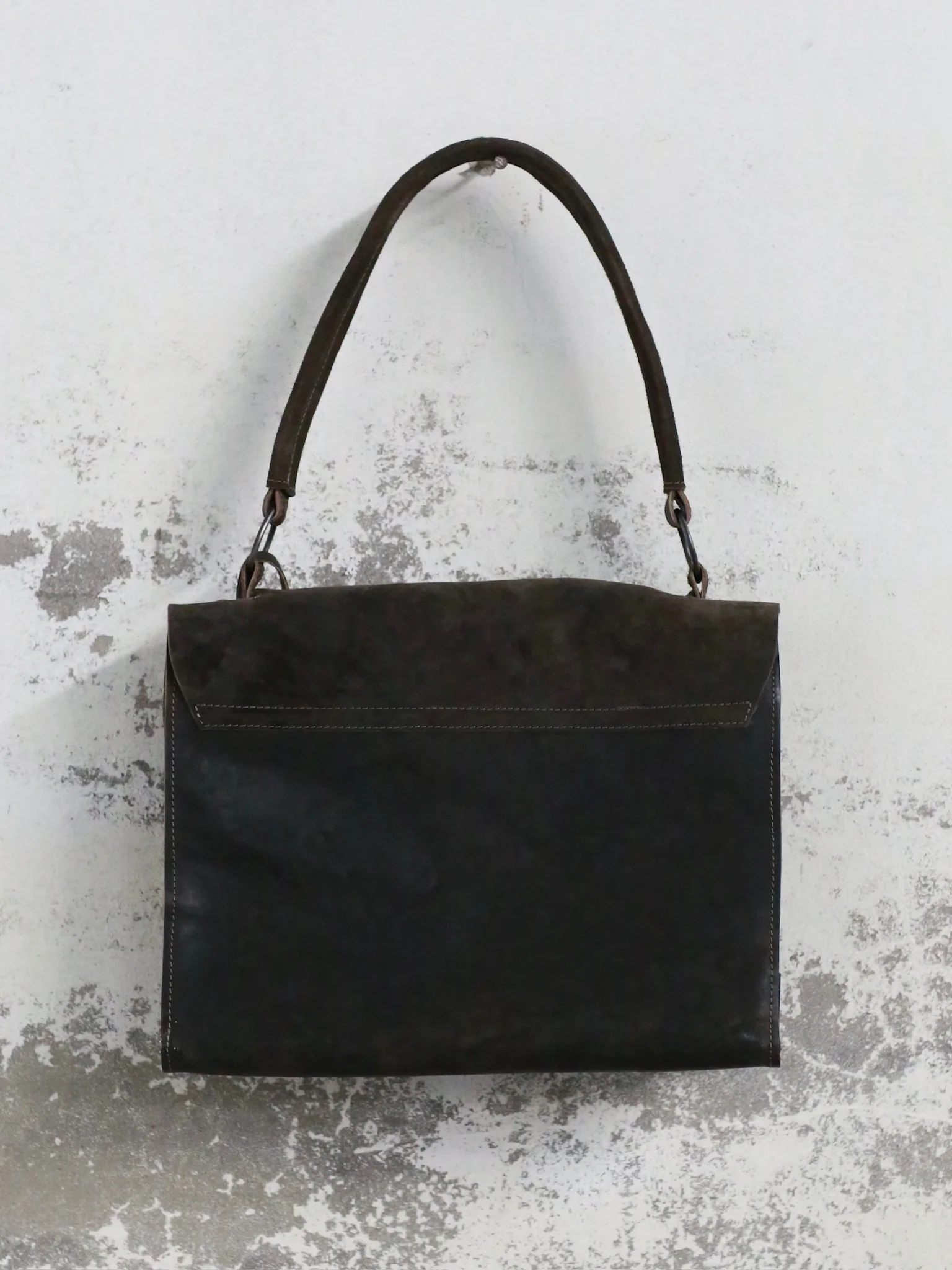 Tagliovivo Fall/Winter 2025 Luna Bag Handbag, Italy. (TAG-LUNA L-CUL REV-GRAPHITE) - Image 2