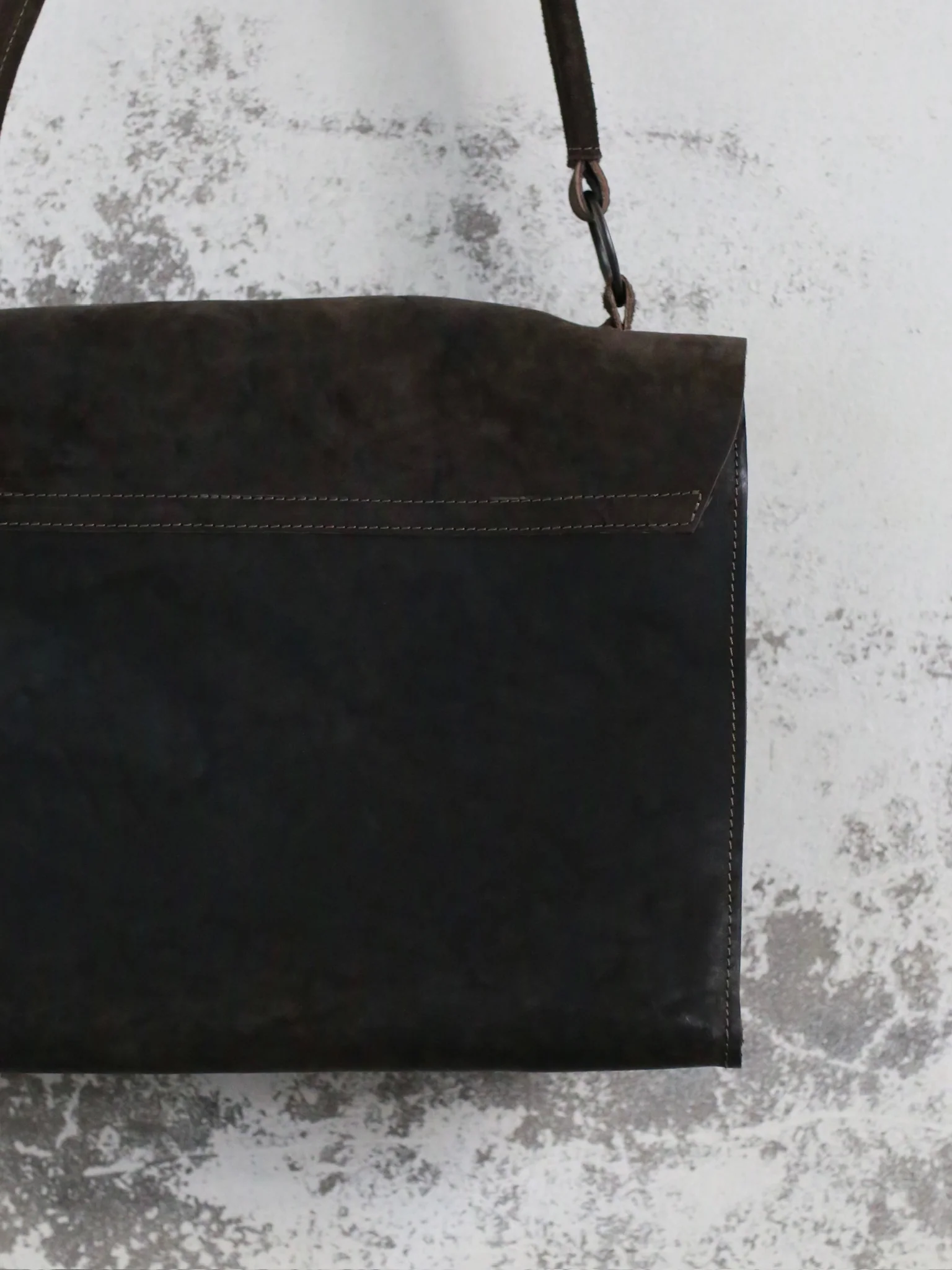Tagliovivo Fall/Winter 2025 Luna Bag Handbag, Italy. (TAG-LUNA L-CUL REV-GRAPHITE) - Image 4