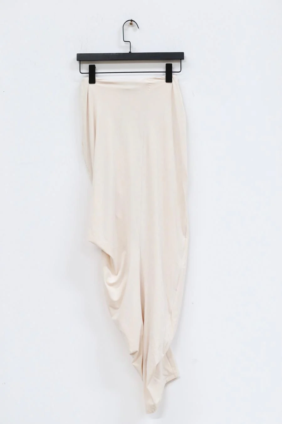 Un Morceau asymmetric pleated slit skirt in glossy acetate AW22 UM222XZ18 white - Image 17