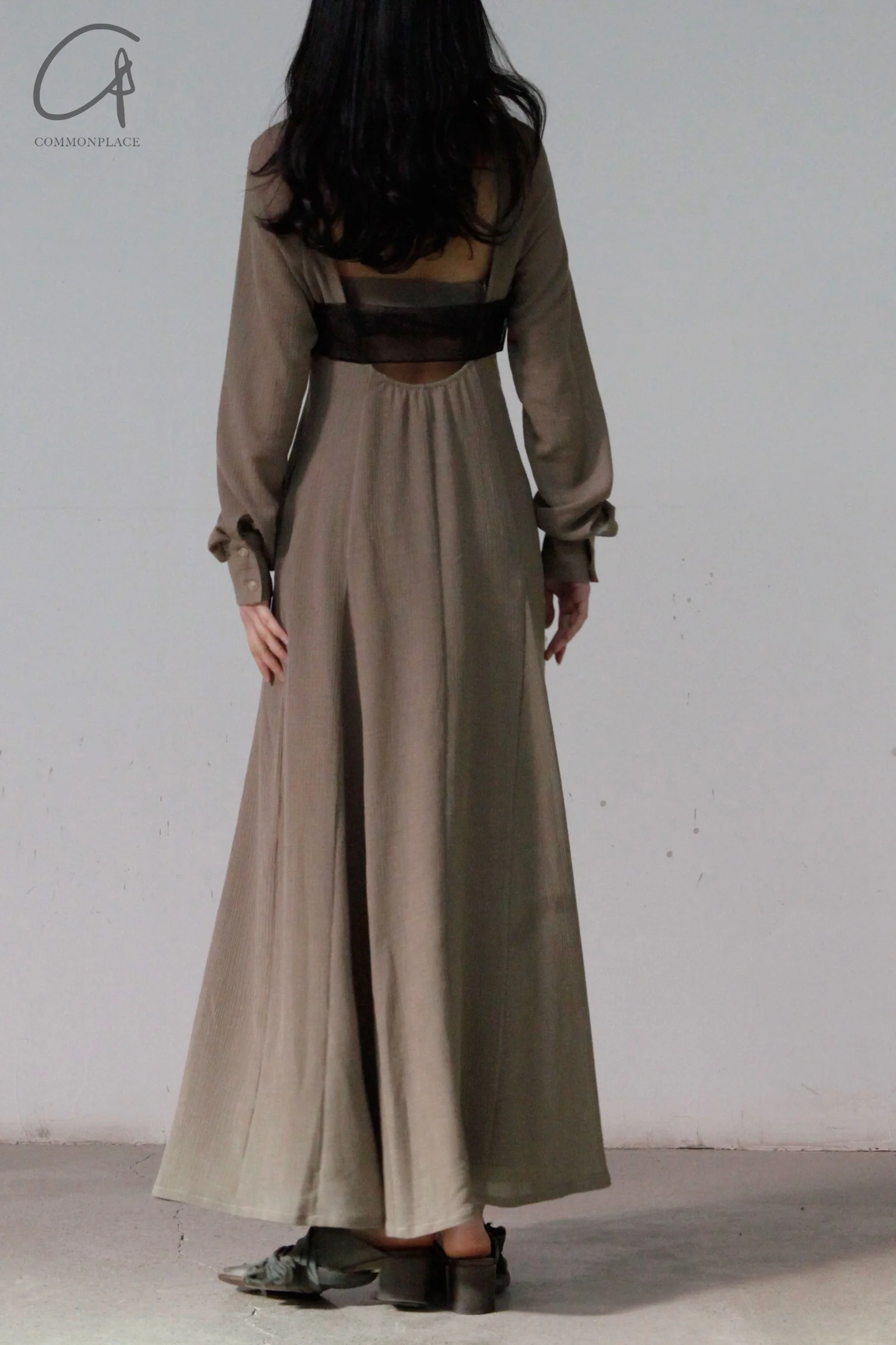 Un Morceau Back Cutout Willow Pleated Jacket UM221WT06 Bean Green/Black - Image 2