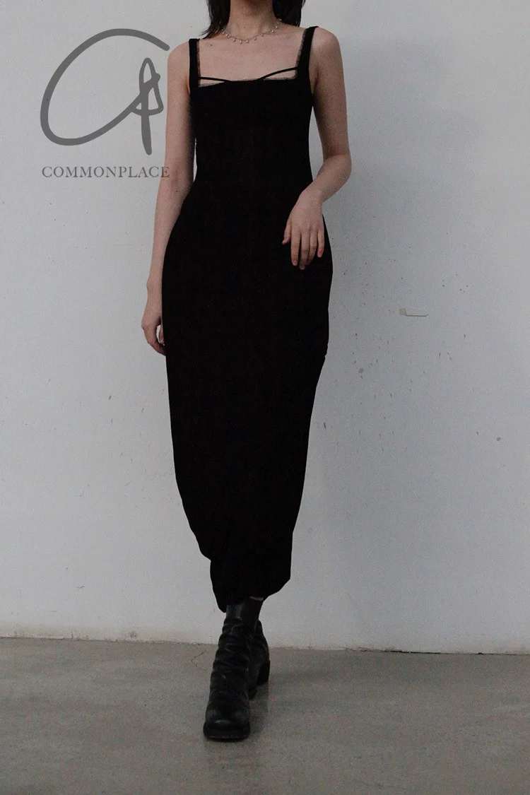 Un Morceau Chest Detail Velvet Pleated No Dress UM221LS07 Black PUM23 - Image 2