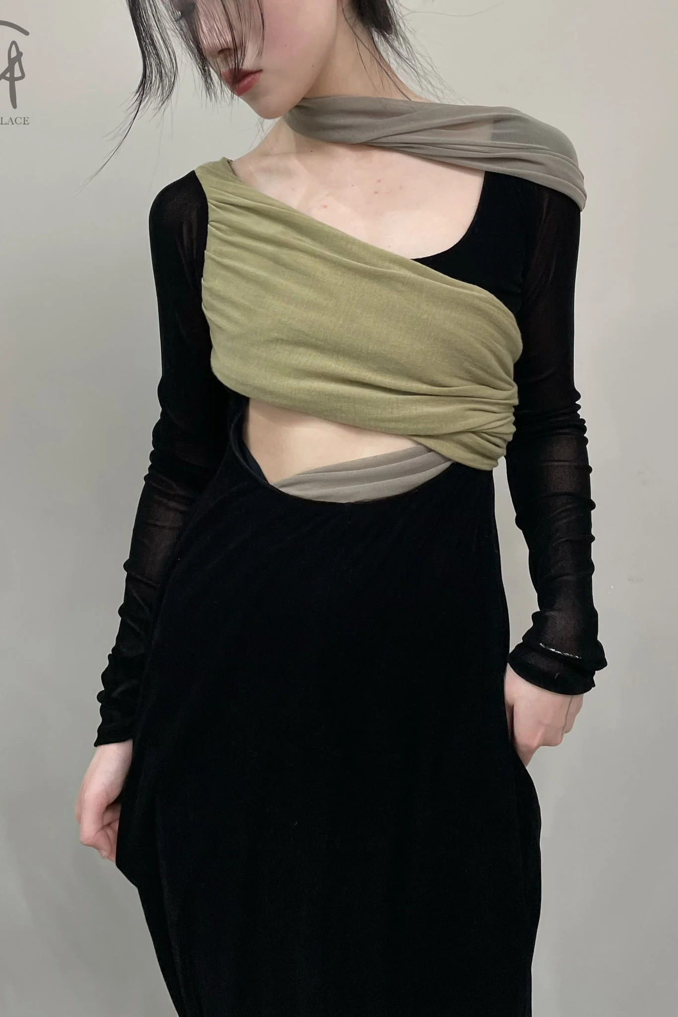 Un Morceau stretch velvet wool panel wrap dress AW22 UM222LS07 colorblock - Image 13