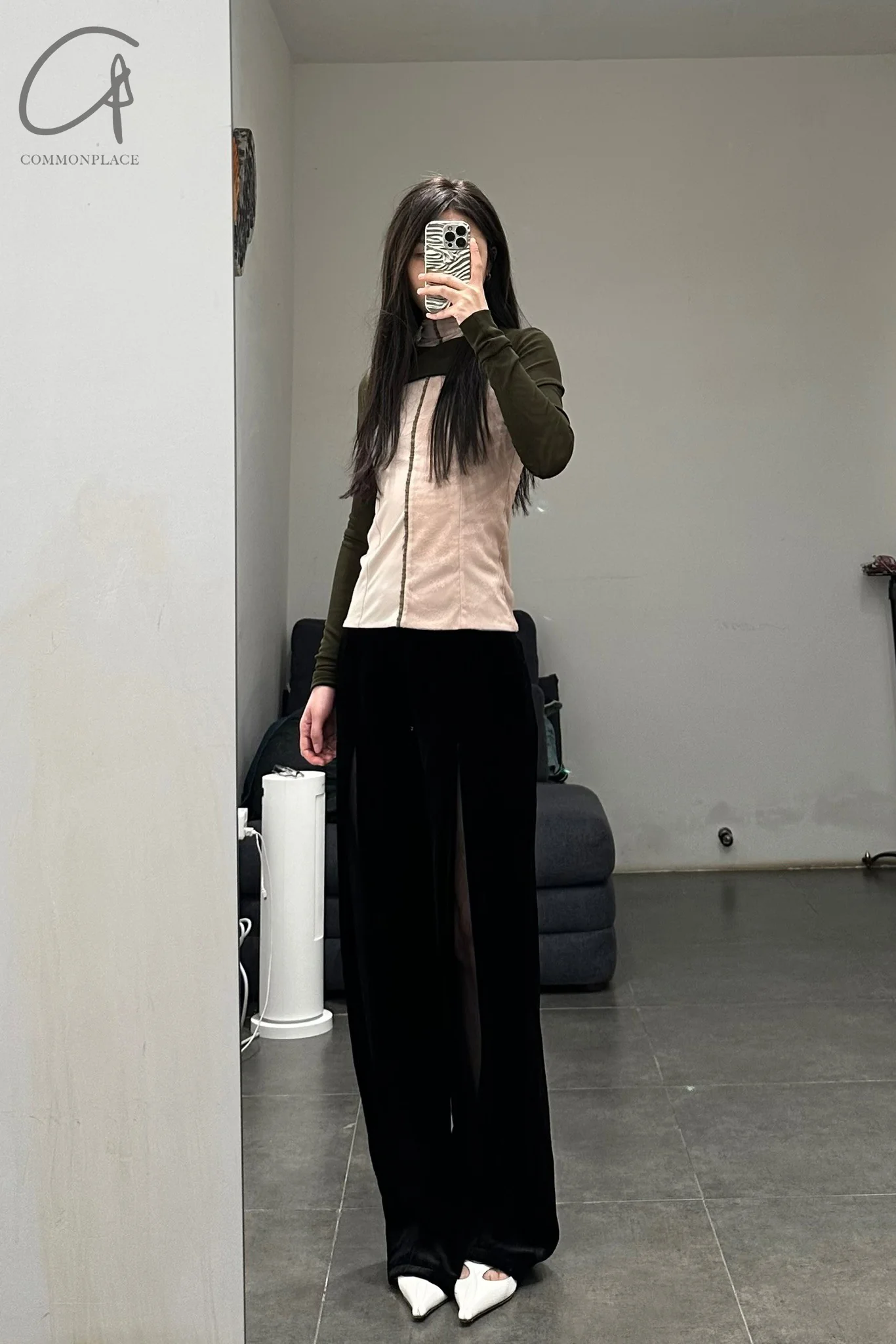 Un Morceau Velvet Lace Ripped Straight Pants AW22 UM222XZ08 Black - Image 18