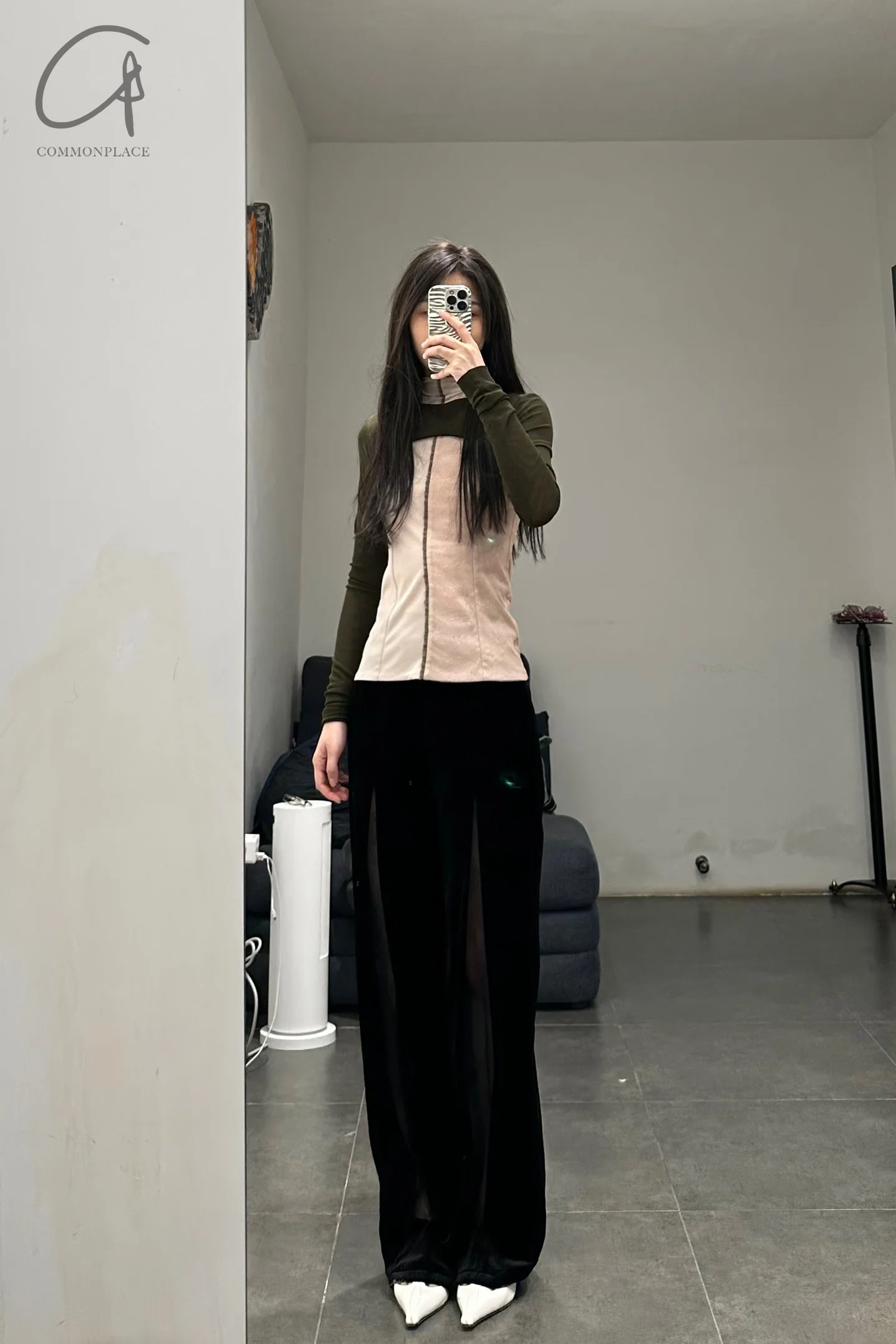 Un Morceau Velvet Lace Ripped Straight Pants AW22 UM222XZ08 Black - Image 21