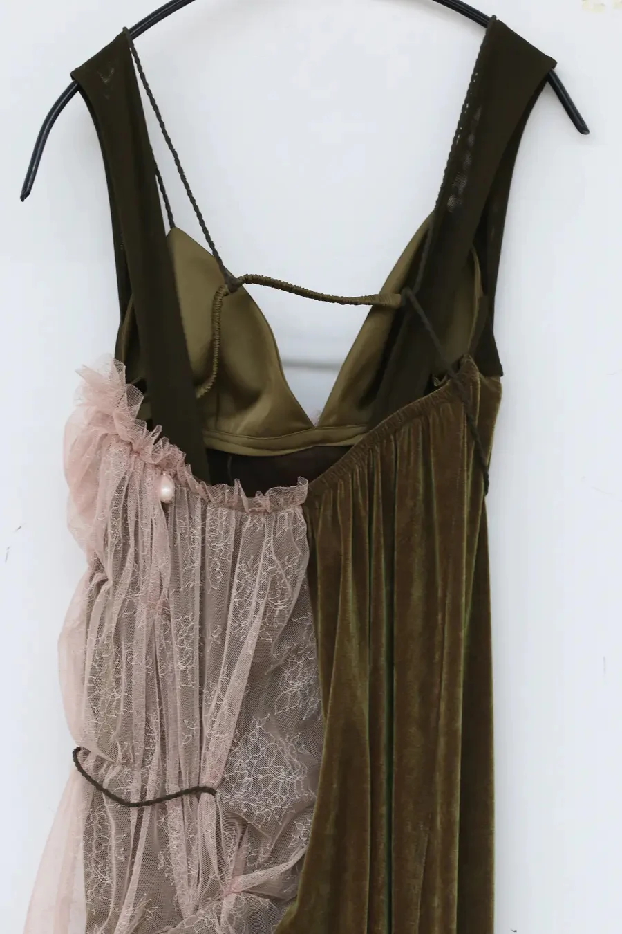 Un Morceau Velvet Panel Lace Pearl Dress UM212LS16 - Image 4