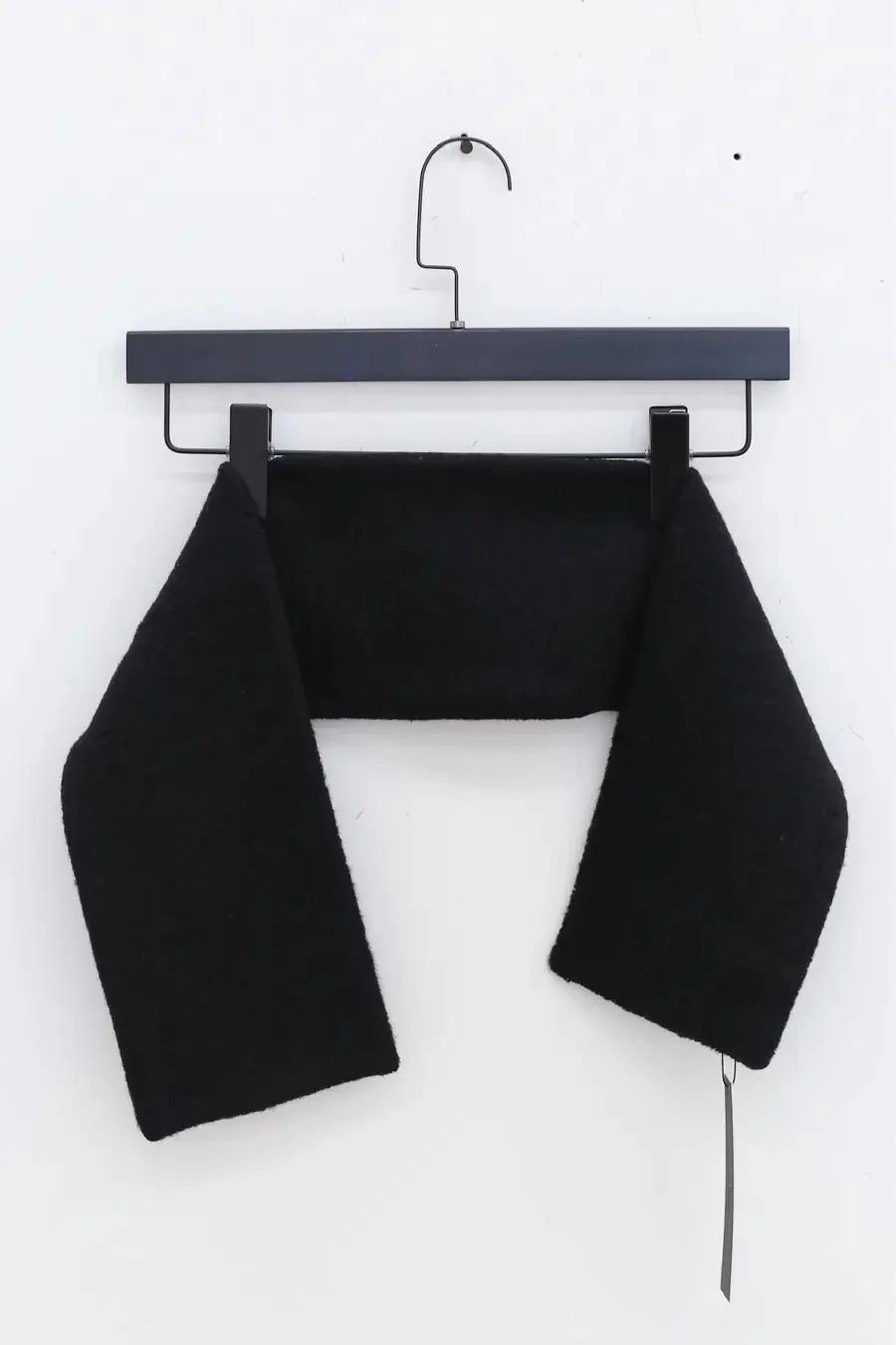 Un Morceau Wool Short Scarf UM222PS01 Black PUM43 - Image 3