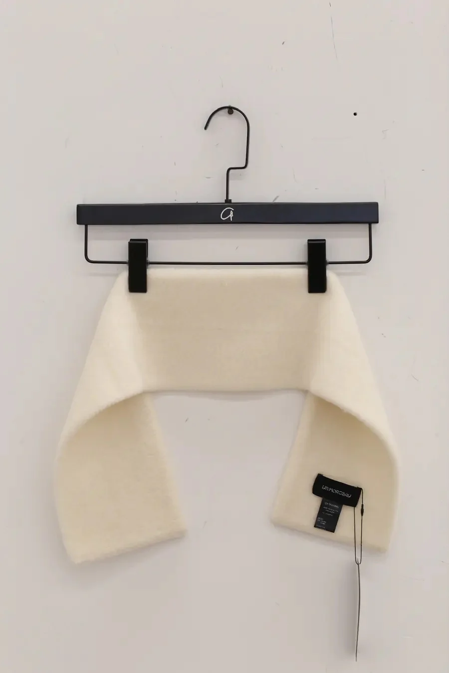 Un Morceau Wool Short Scarf UM222PS02 White PUM43