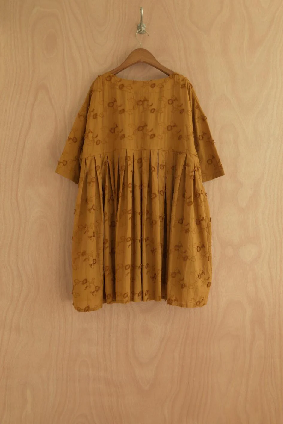 UNISECON 25 Spring/Summer Short Sleeve Round Neck Asymmetric Pleated Top USC-U11W42-JH Turmeric U11W43 - Image 6