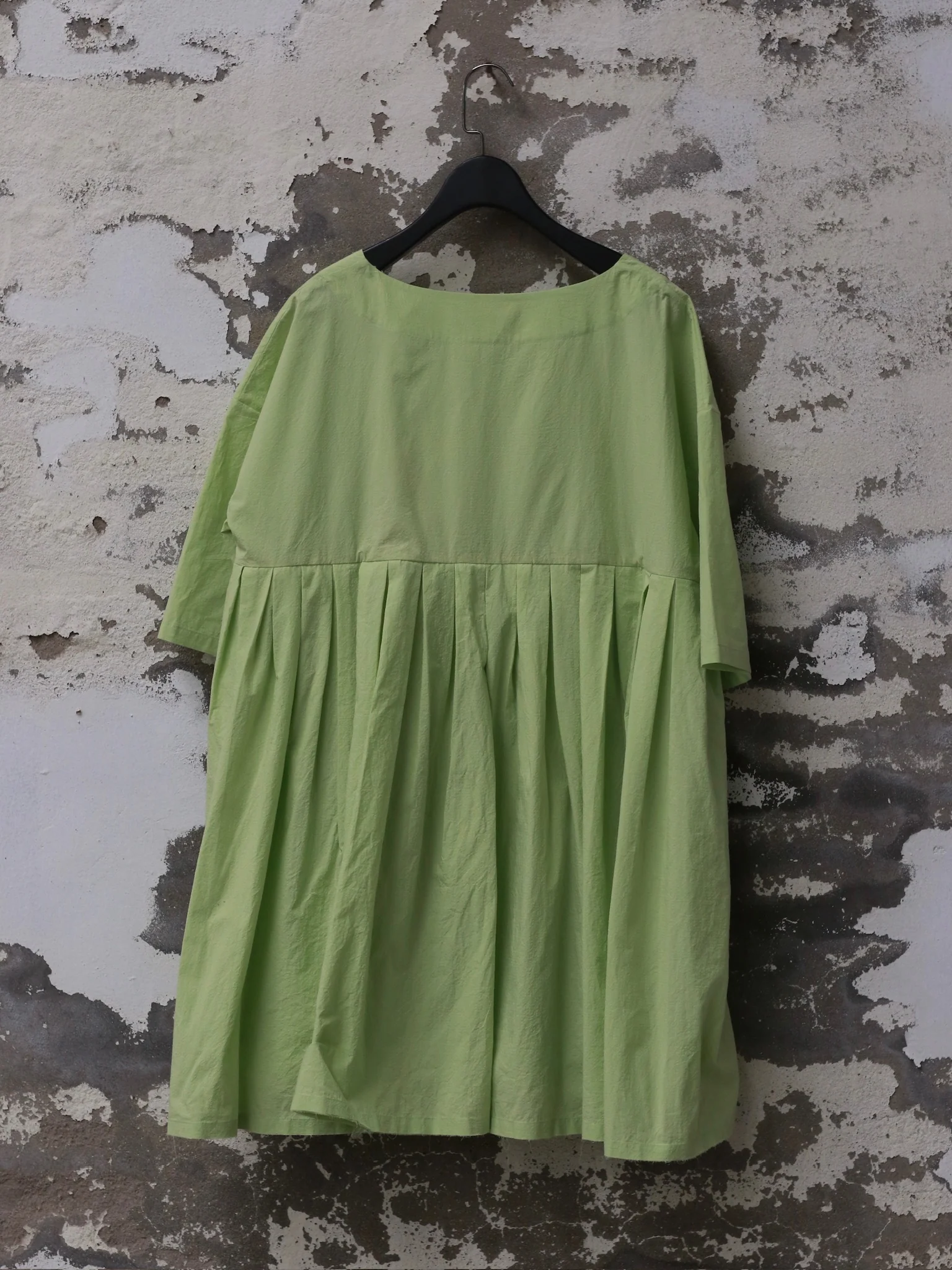 UNISECON 25 Spring/Summer Short-sleeved Round Neck Asymmetric Pleated Top USC-U11W43-LV Green - Image 4