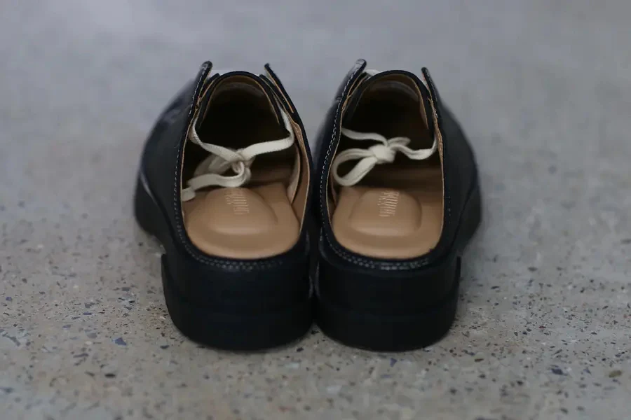 untitlab black trainer shoes AW21 AW1211403 - Image 4