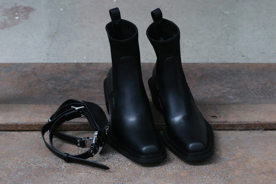 Untitlab matte black strap-on boots with bag AW201301 PU1 - Image 10