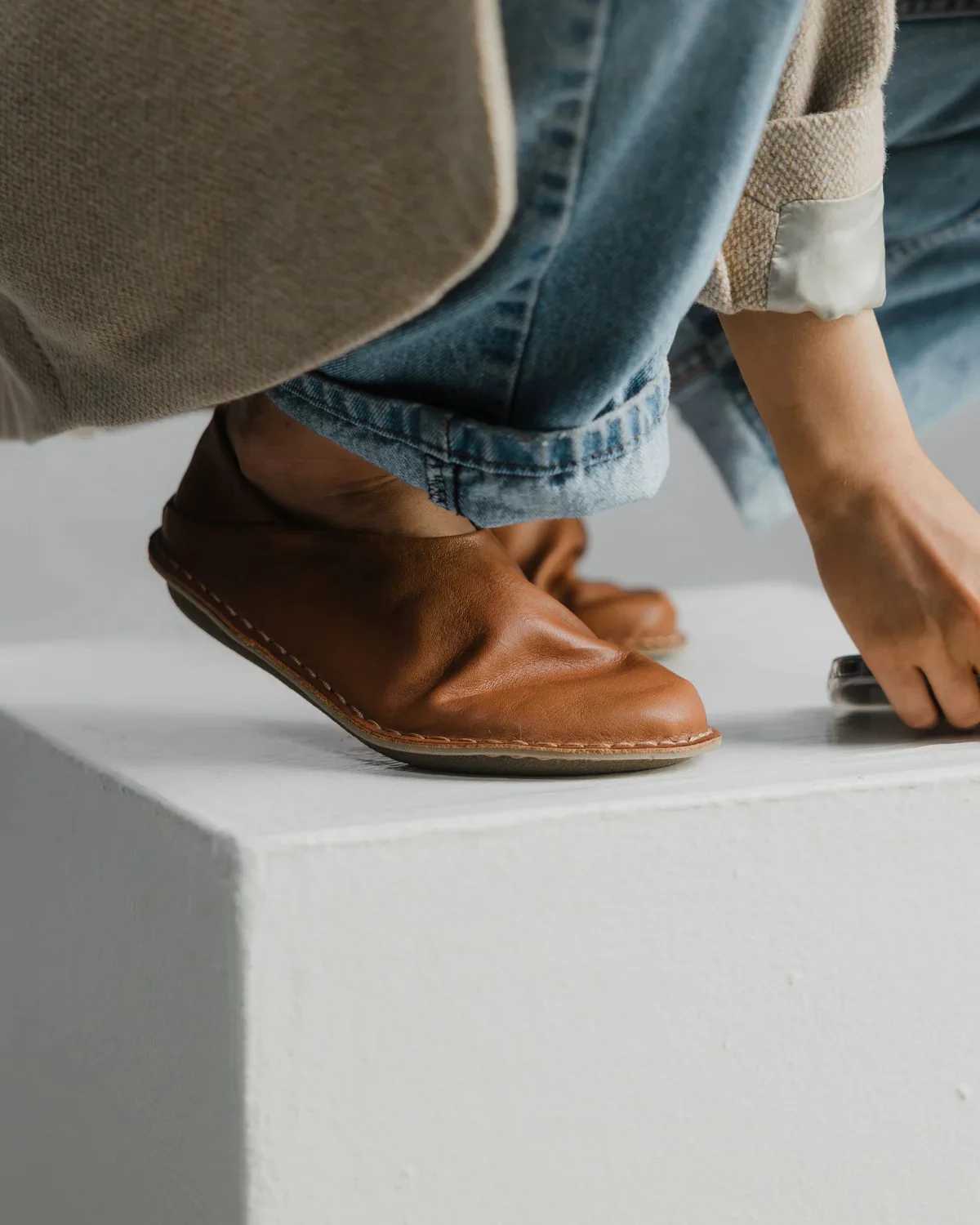 VIBAe Portuguese handmade ZUMA vegetable-tanned leather slippers, reversible, suitable for long walks. VIBA-ZUMA Leather/Bio Suede-CB1 Cognac Brown (VIBA-ZUMA Leather/Bio Suede) - Image 10