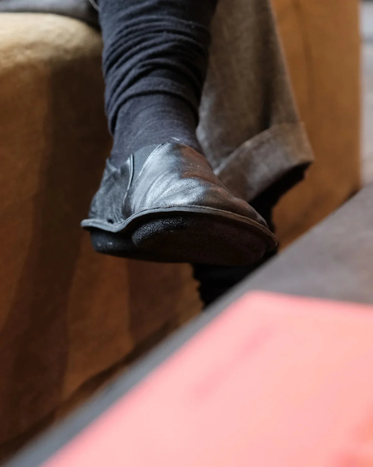 VIBAe Portuguese handmade ZUMA vegetable-tanned leather slippers, reversible, suitable for long walks. VIBA-ZUMA Leather/Bio Suede-PB Preto Black (VIBA-ZUMA Leather/Bio Suede) - Image 12
