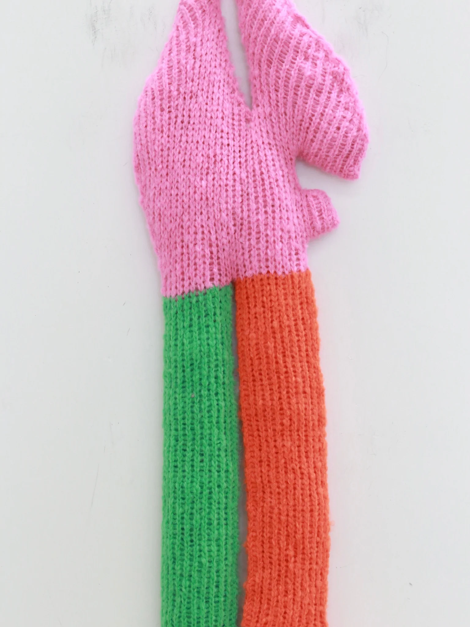 Walter van beirendonck Fall/Winter 2025 Alien Knitted Scarf WVB-9020-Pink - Image 3