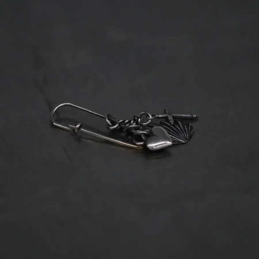 WERKSTATT MUNCHEN Lucky Charm Safety Pin M4308 - Image 3