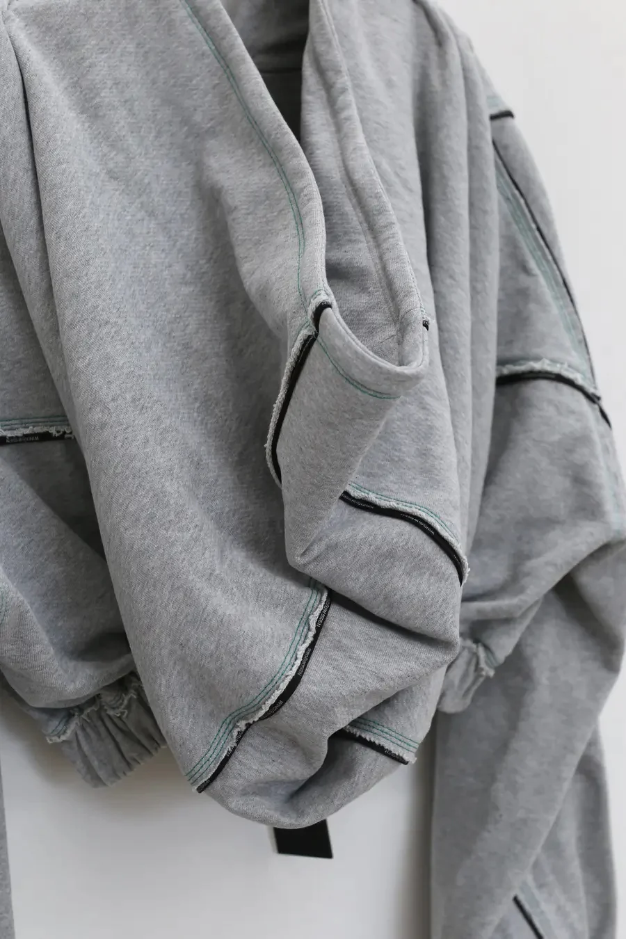 WINDOWSEN Backless Cardigan Sweater SS22J005GR - Image 5