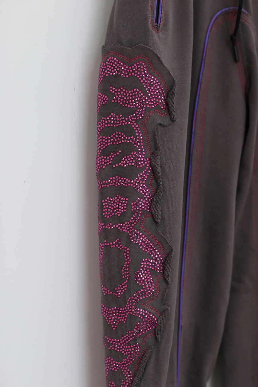 WINDOWSEN hot diamond logo sweatpants SS22P024BR dark grey PW19 - Image 9