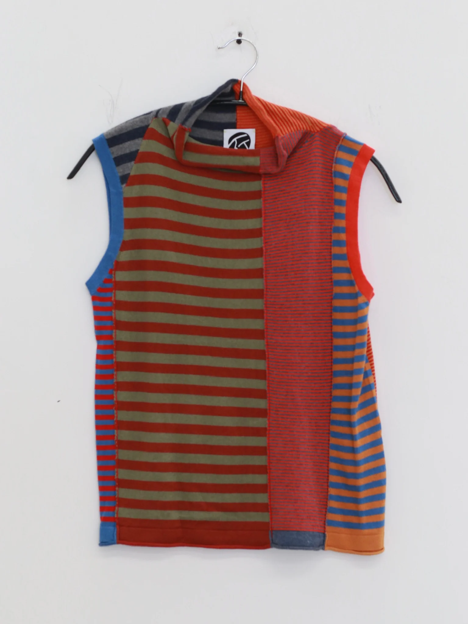 YANYAN KNITS 2025 Fall/Winter Collection: Stand-up Collar Vest (YYK-YYW25-1631-PS) - Color Block Design - Image 8