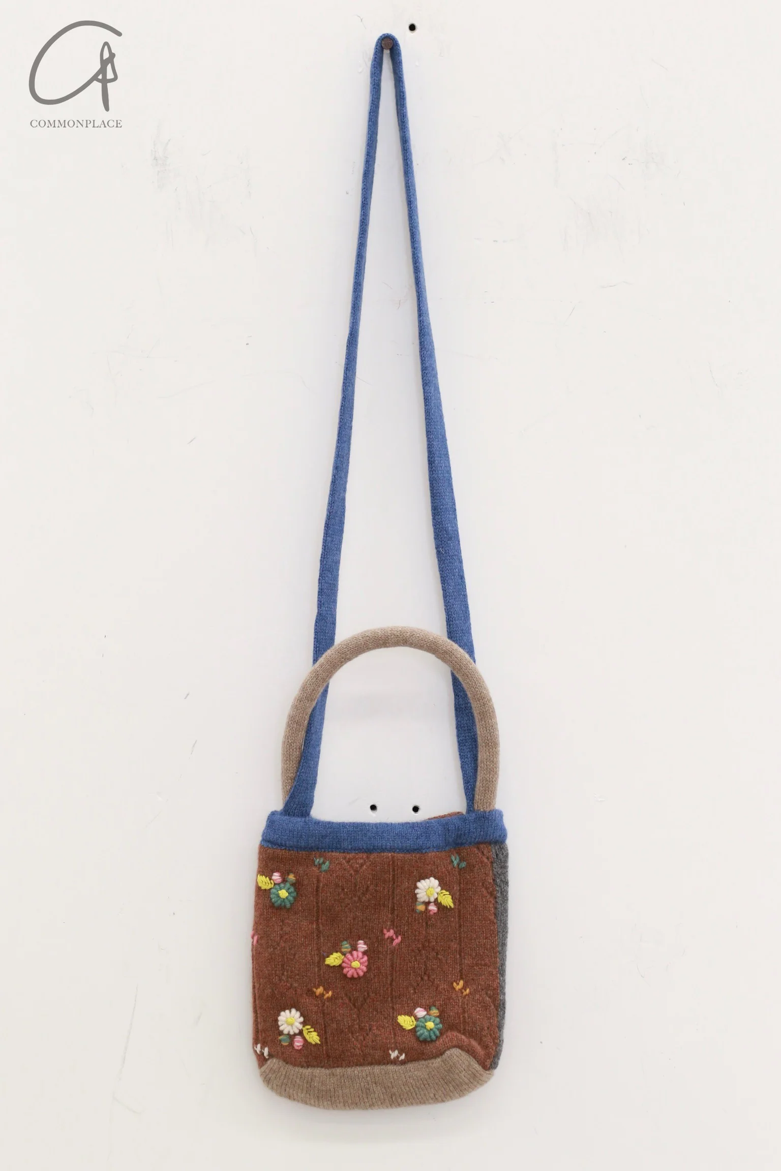 YANYAN KNITS 24 Autumn and Winter Daisy Clutch YYK-YYK-YYW24-0035-HUI-F Gray YYK-YYW24-0033 - Image 4