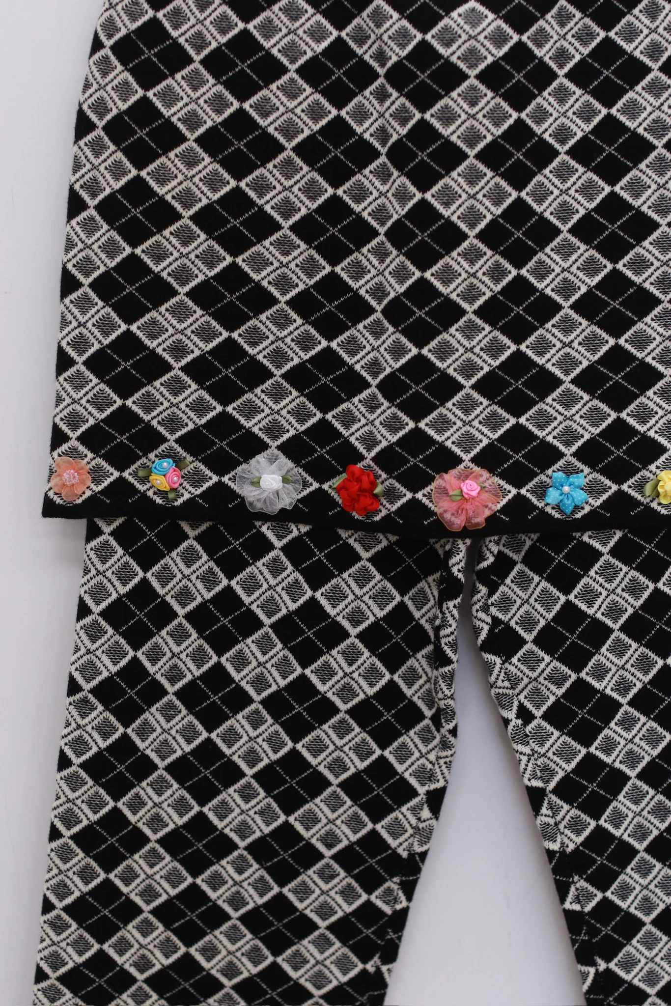 YANYAN KNITS 25 Spring/Summer Mini Skirt and Floral Pants YYK-YYW25-0281-HB Black and White - Image 2
