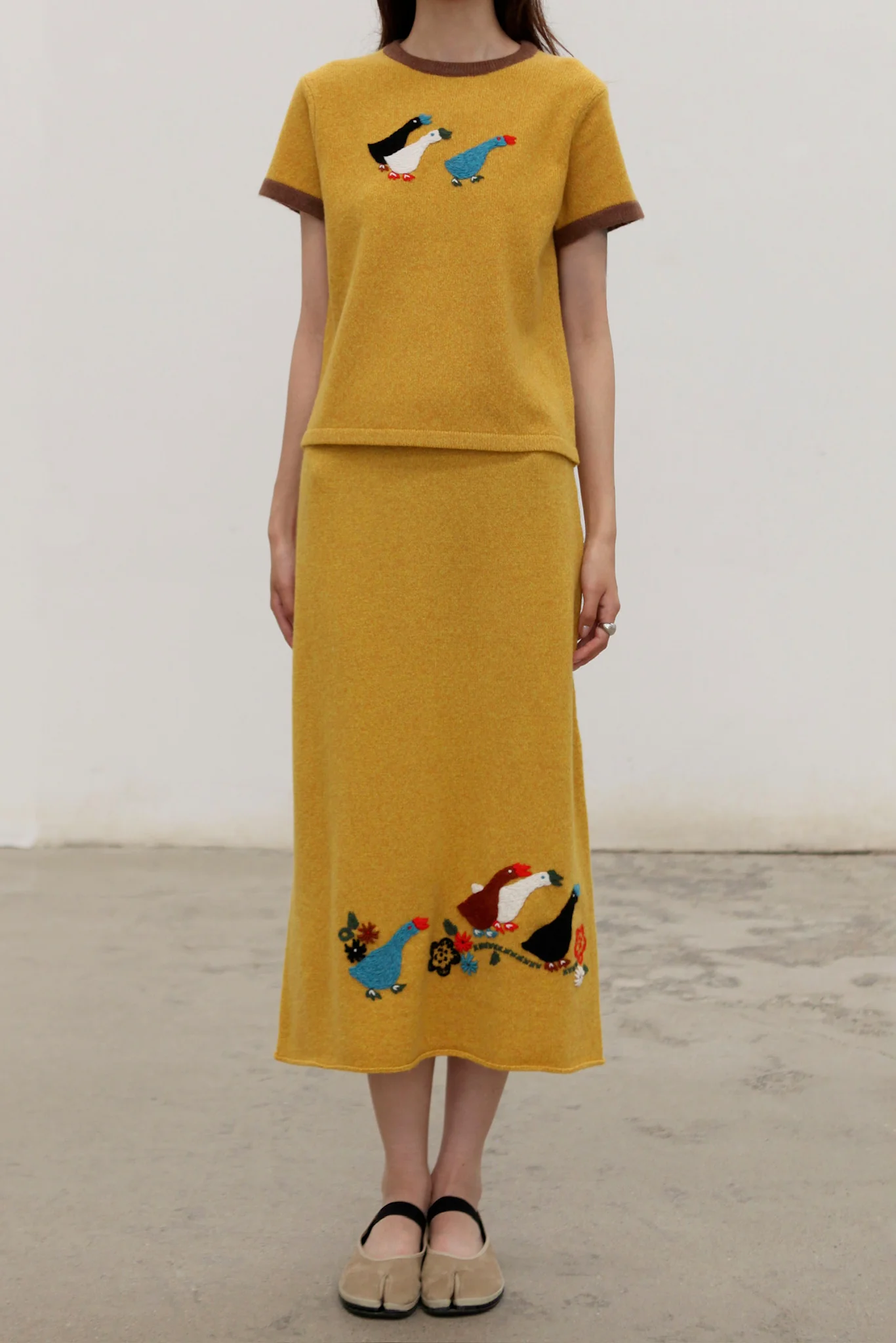 YANYAN KNITS Fall/Winter 2025 Collection: Goose-themed T-shirt/Skirt Set (YYK-YYW25-1391-HUANG T-shirt) - Image 2
