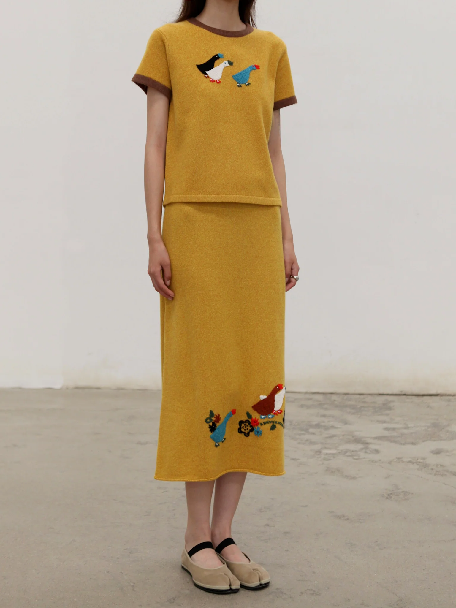 YANYAN KNITS Fall/Winter 2025 Collection: Goose-themed T-shirt/Skirt Set (YYK-YYW25-1391-HUANG T-shirt) - Image 3