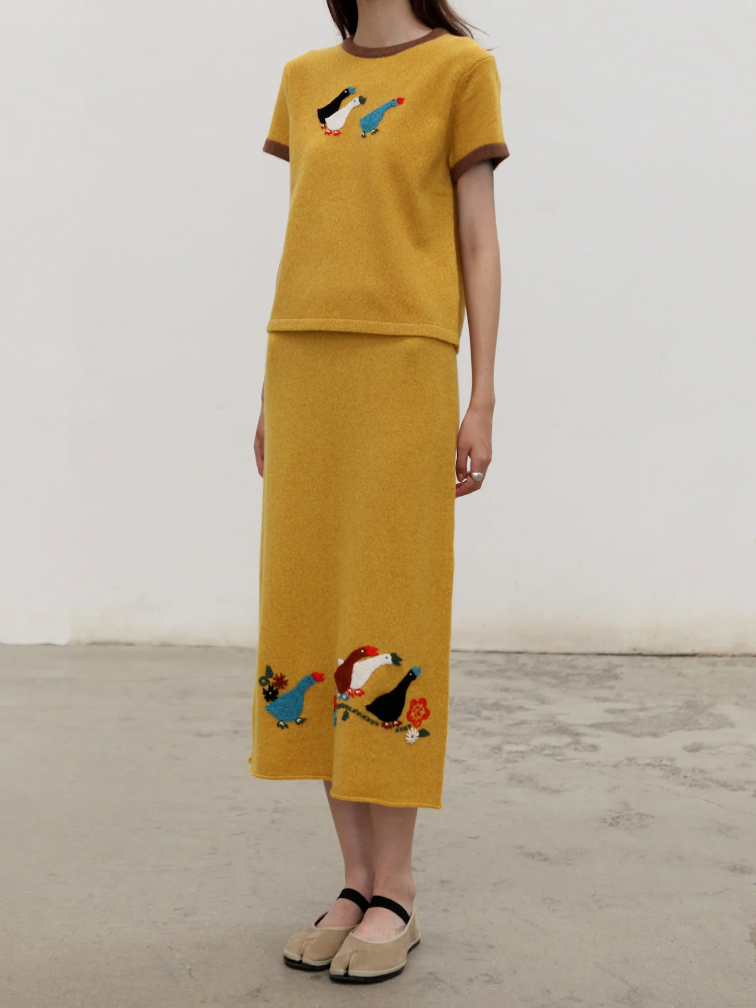 YANYAN KNITS Fall/Winter 2025 Collection: Goose-themed T-shirt/Skirt Set (YYK-YYW25-1391-HUANG T-shirt) - Image 4