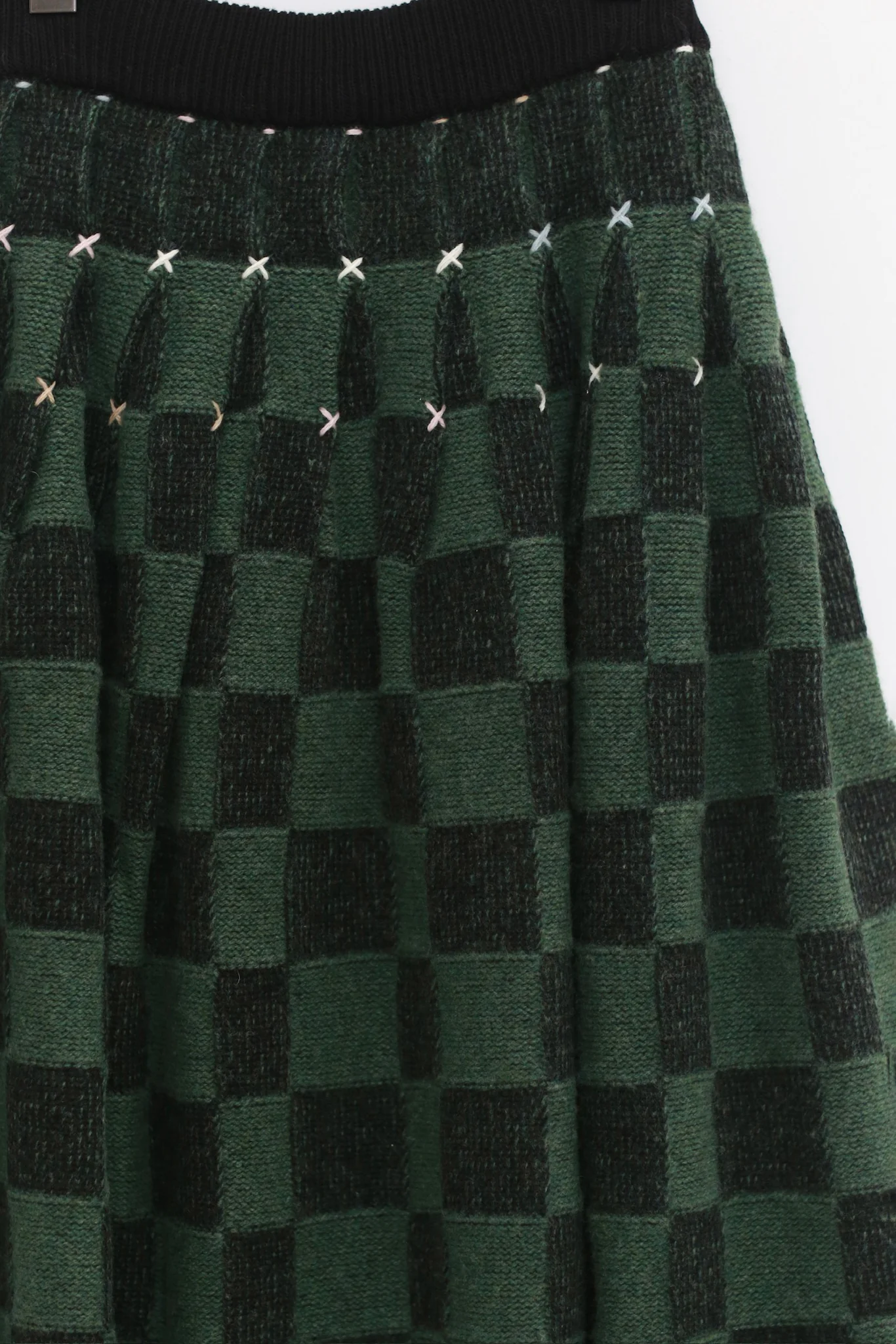 YANYAN KNITS Fall/Winter 2025: Wool plaid cropped sweater / mid-length skirt YYK-YYW25-1422-GW (Skirt: YYW25-2021) - Image 2