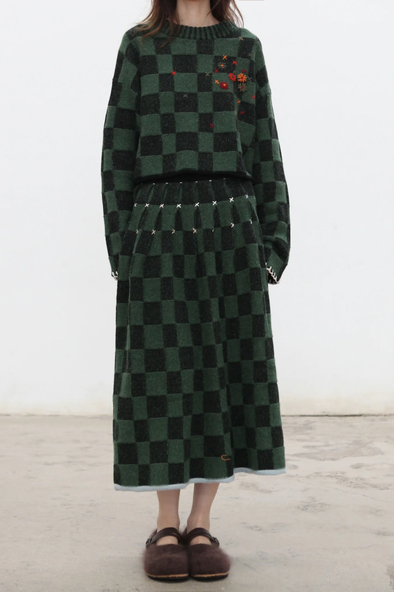 YANYAN KNITS Fall/Winter 2025: Wool plaid cropped sweater / mid-length skirt YYK-YYW25-1422-GW (Skirt: YYW25-2021) - Image 6