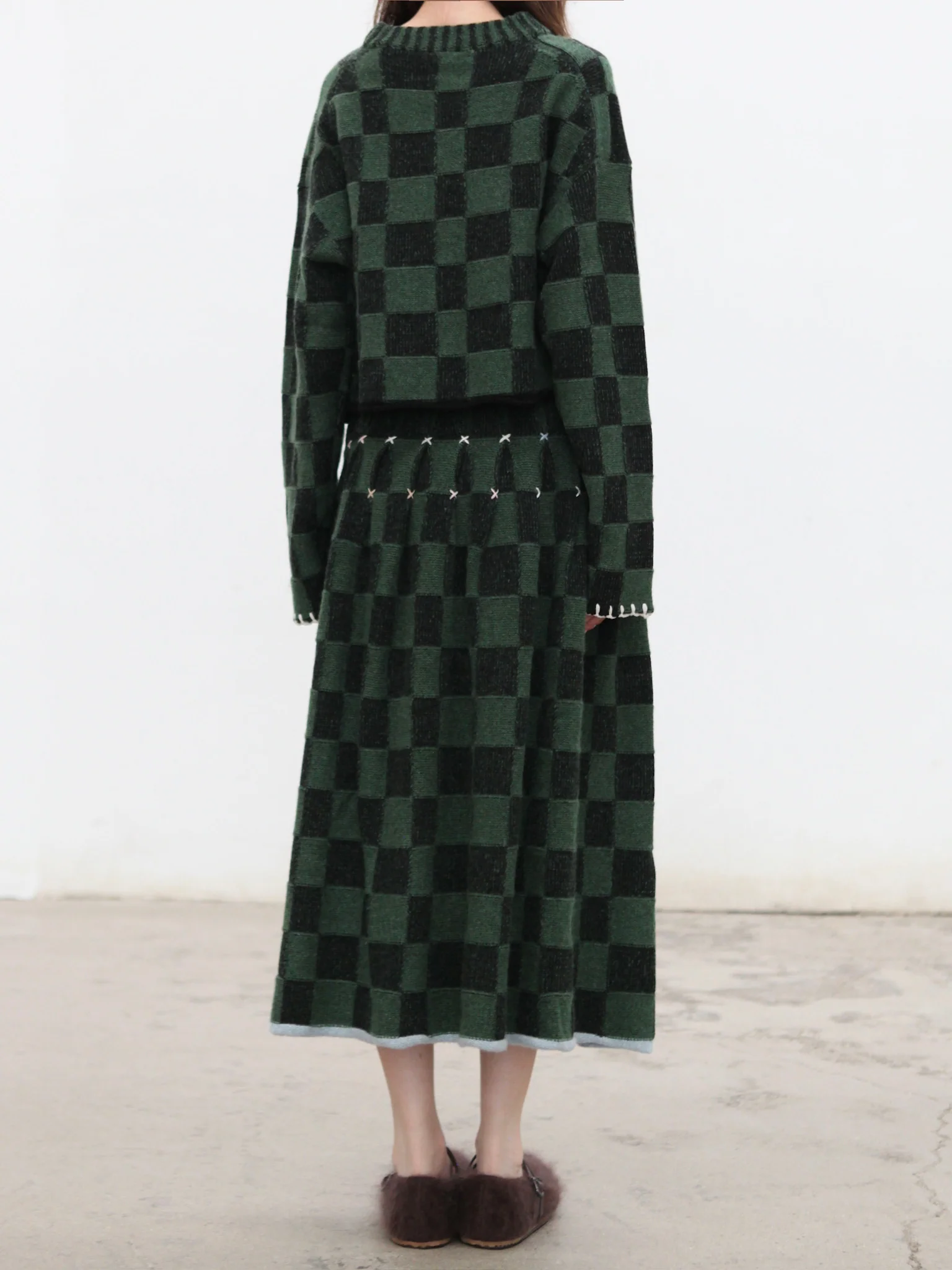 YANYAN KNITS Fall/Winter 2025: Wool plaid cropped sweater / mid-length skirt YYK-YYW25-1422-GW (Skirt: YYW25-2021) - Image 7