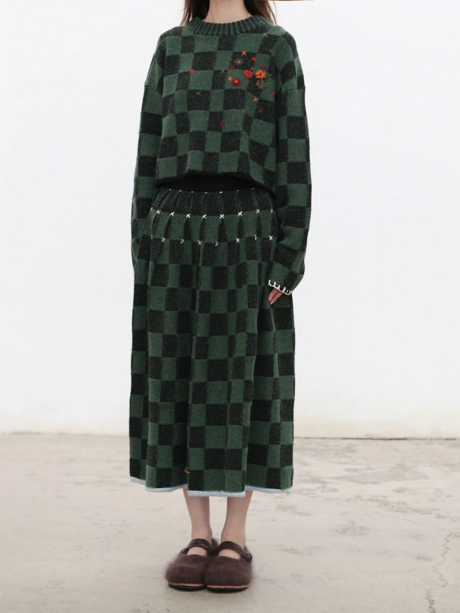 YANYAN KNITS Fall/Winter 2025: Wool plaid cropped sweater / mid-length skirt YYK-YYW25-1422-GW (Skirt: YYW25-2021) - Image 8