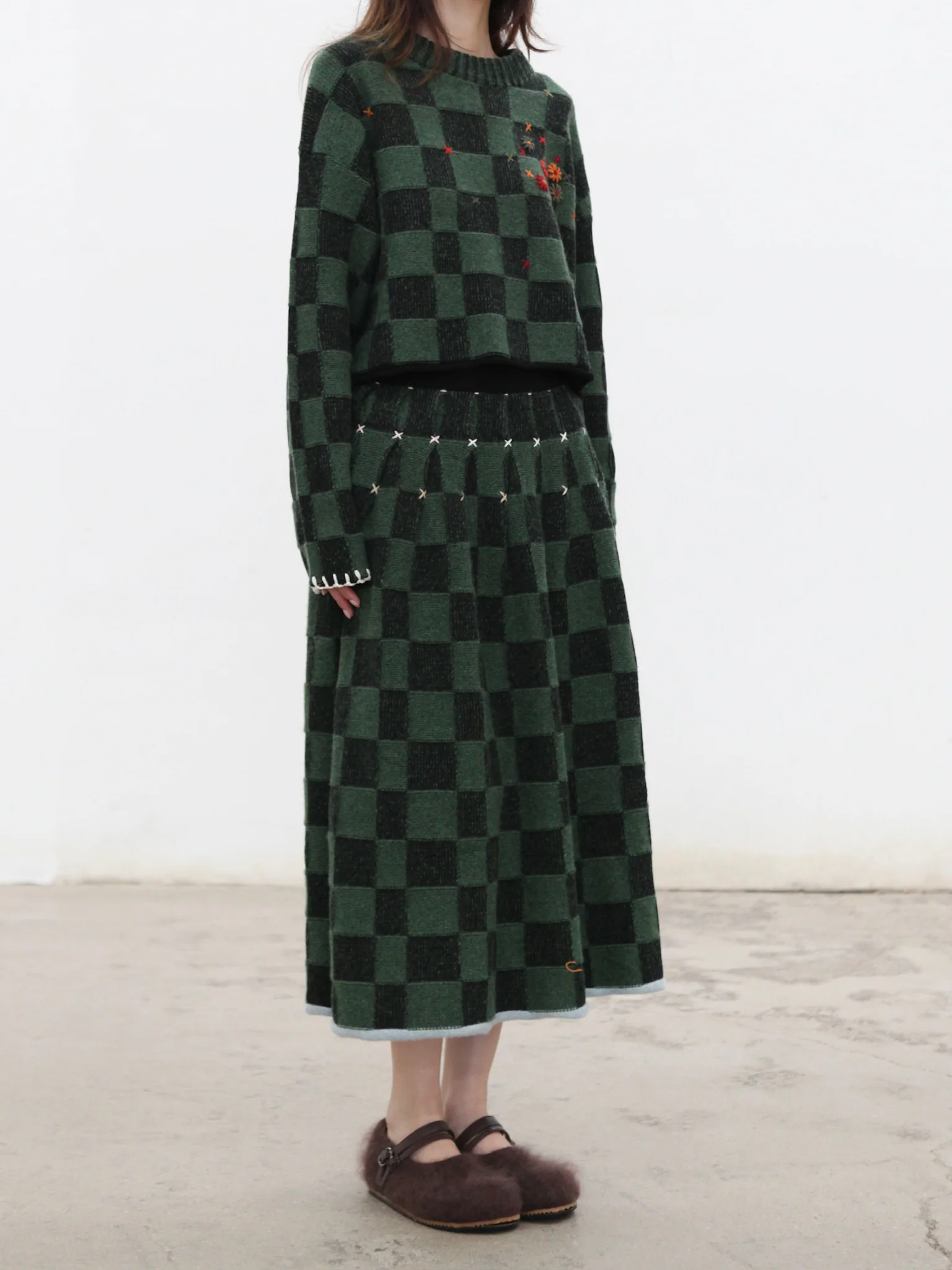 YANYAN KNITS Fall/Winter 2025: Wool plaid cropped sweater / mid-length skirt YYK-YYW25-1422-GW (Skirt: YYW25-2021) - Image 9