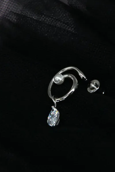 YVMIN Electronic Girl Series Sliding Swirl Jewel Earrings (only) 20033