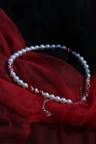 YVMIN SST19pnw Bleeding Pearl Necklace - Image 2